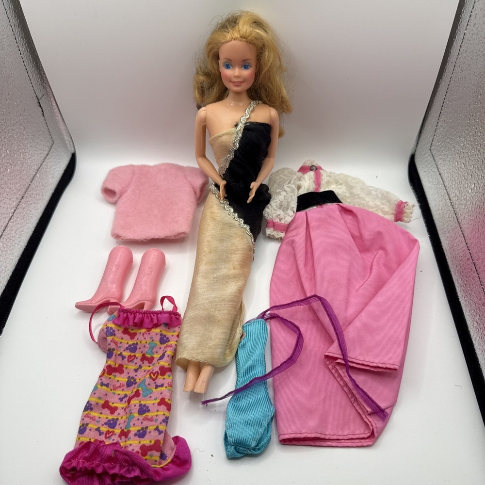 Vintage Mattel 1966 Barbie Doll With Clothing Lot